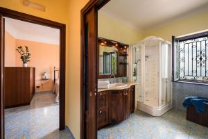 A bathroom at Villa Turtle