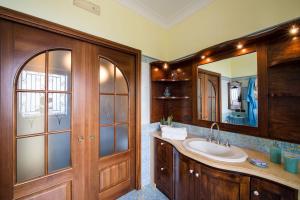 A bathroom at Villa Turtle