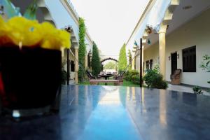 Bazén v ubytování Hotel Mewad Haveli Pushkar nebo v jeho okolí