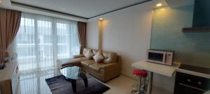 Posezení v ubytování Grand Avenue Pattaya - Luxury Suite - 2 bedroom 2 baths - Pool-view
