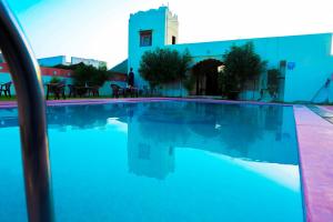 Bazén v ubytování Hotel Mewad Haveli Pushkar nebo v jeho okolí