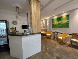 a waiting room with a counter and chairs in a room at Pousada Bella Nina in Balneário Camboriú