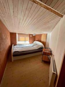 Postel nebo postele na pokoji v ubytování Peaceful retreat in an ecological city apartment