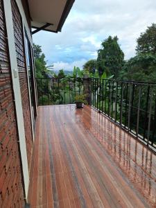 Balkón nebo terasa v ubytování หลับสบายที่ดอยตุง Zuh meh ja Home lodge