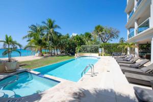 Piscina en o cerca de Seabreeze #8 by Grand Cayman Villas & Condos