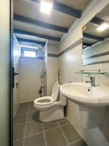 Koupelna v ubytování Art house by NHÀ TUI share + 10 fotografií