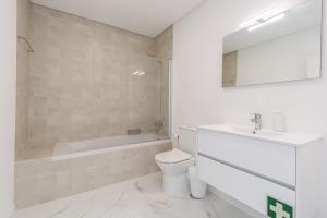 Uma casa de banho em Villa Arkadie with private pool