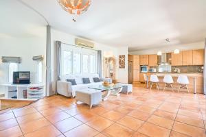 Kuchyň nebo kuchyňský kout v ubytování Villa Brusc