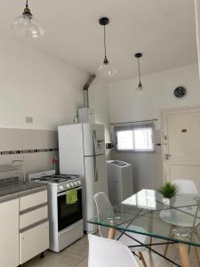 Kuchyň nebo kuchyňský kout v ubytování CASA ALQUILER TEMPORAL VILLA CABRERA