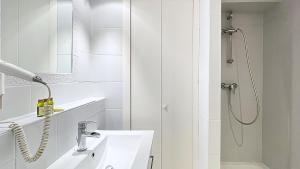 Koupelna v ubytování Hotel Le Florian