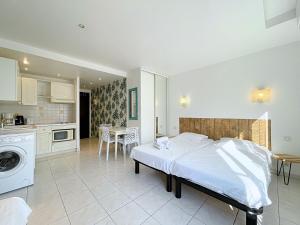 Kuchyň nebo kuchyňský kout v ubytování Hotel Le Florian