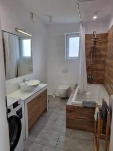 Ванная комната в Domek pod świerkami -Apartament świerkowy IV
