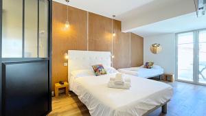 Postel nebo postele na pokoji v ubytování Hotel Le Florian