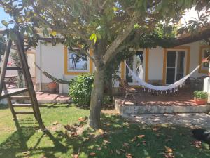 Um jardim no exterior de Casal Serrano Charme e Tranquilidade