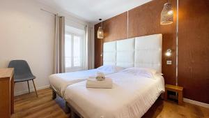 Postel nebo postele na pokoji v ubytování Hotel Le Florian