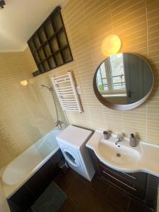 Ένα μπάνιο στο Fresh smartly designed Studio Flat & sunny balcony