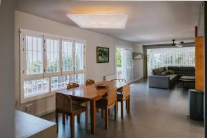 Χώρος καθιστικού στο Villa Exclusiva Balcón Rosa mirando a Torrevieja