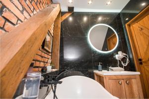 Kúpeľňa v ubytovaní Przytulny Apartament Z Wieżą + 33 fotografií