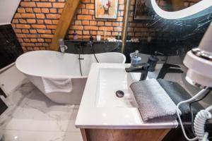 Kúpeľňa v ubytovaní Przytulny Apartament Z Wieżą