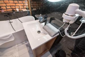 Kúpeľňa v ubytovaní Przytulny Apartament Z Wieżą