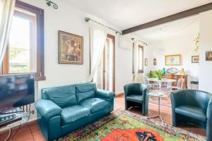 A seating area at La Casa di Marina