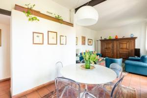 A seating area at La Casa di Marina