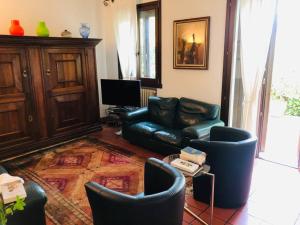 A seating area at La Casa di Marina
