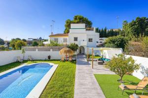 Swimmingpoolen hos eller tæt på Villa Mamba