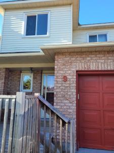 een huis met een rode garagedeur bij Kanata Prime Location, Ottawa in Ottawa