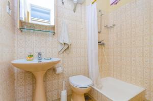 Ένα μπάνιο στο Apartments and Rooms Darinka +71 φωτογραφίες