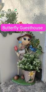 Una statuetta di una ragazza vicino a qualche pianta di Butterfly Guesthouse - Entire Home within 5km of Galway City a Galway