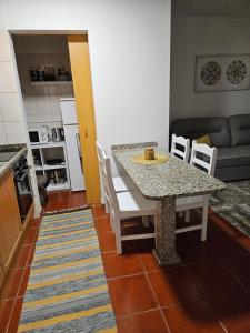 a kitchen and dining room with a table and chairs at Apartamento Costa Norte in Porto Moniz