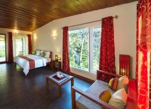 Postel nebo postele na pokoji v ubytování Neelakurunji Plantation Munnar