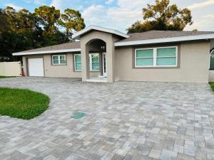 a house with a brick driveway in front of it at Charming Luxury House in Largo