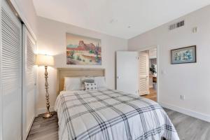 Ένα ή περισσότερα κρεβάτια σε δωμάτιο στο 1 Luxury Apartment