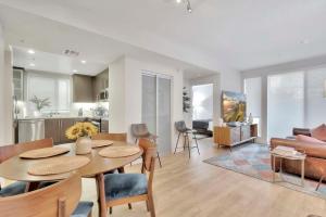 a kitchen and living room with a table and chairs at 10 Cozy apartment heart of Santa Monica in Los Angeles