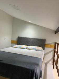 En eller flere senge i et værelse på Lavínia loft 8