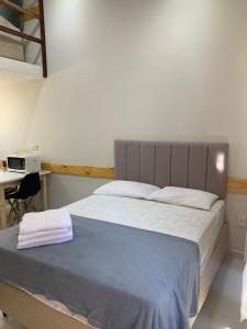 En eller flere senge i et værelse på Lavínia loft 8