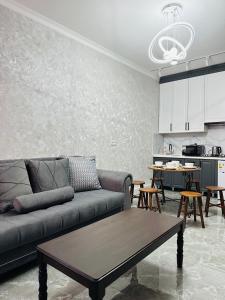 Η κουζίνα ή μικρή κουζίνα στο KERUEN SARAY APARTMENTS 20/2
