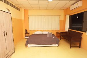 Postel nebo postele na pokoji v ubytování Holiday Phangan - Hostel & Bar