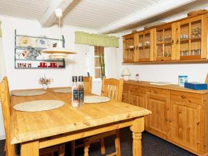 Kuchyň nebo kuchyňský kout v ubytování 4 person holiday home in Nykøbing M-By Traum