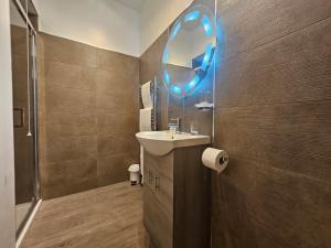 a bathroom with a sink and a mirror at ABBEY HOTEL in Stafford
