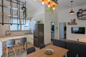 a kitchen with a table and chairs and a refrigerator at Pepper House - cozy apartment in Conversano