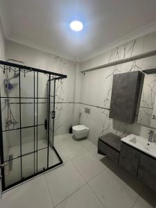 Um banheiro em Butik suit 3
