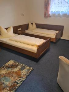 Ένα ή περισσότερα κρεβάτια σε δωμάτιο στο Gästehaus Weber