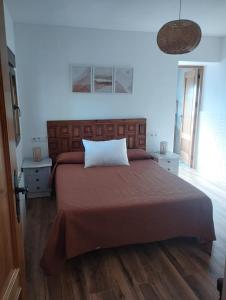 A bed or beds in a room at Casa Arroyo de la Celada