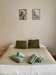 a bed with three pillows on top of it at Hortensia*Proche Centre-Ville et CHU*Parking in Amiens