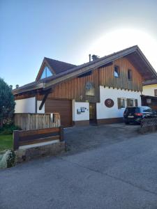 a building with a car parked in front of it at Lechapart Wagner in Reutte