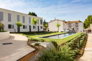 Bazén v ubytovaní Les Papillons du Ventoux - Le Myrtil- éénslaapkamerappartement met terras en tuin alebo v jeho blízkosti