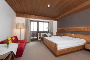 Postel nebo postele na pokoji v ubytování Hotel Ansitz Kematen ***S + 37 fotografií